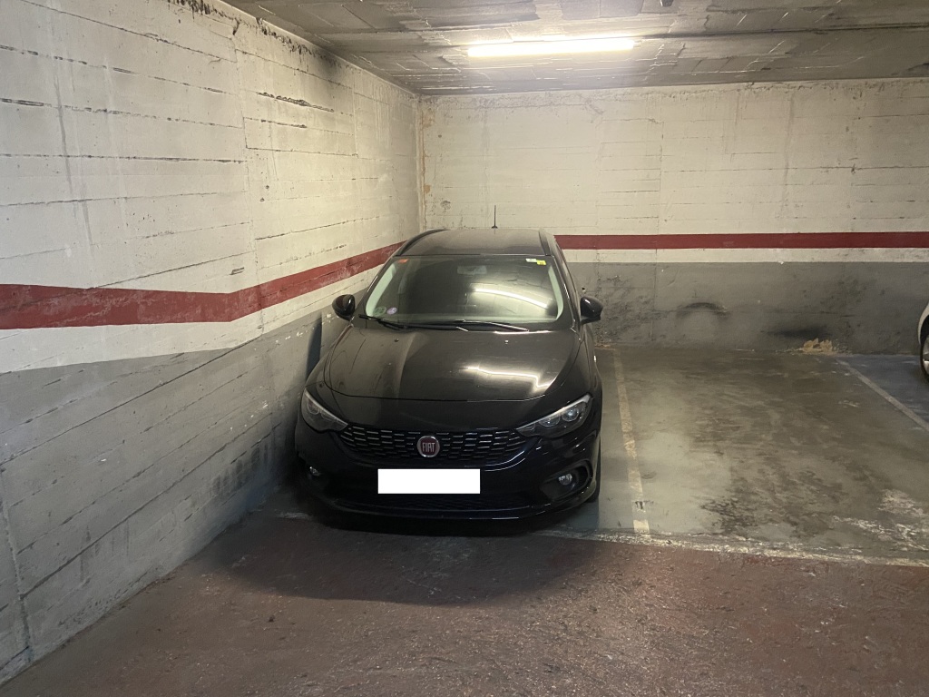 Plaza de parking en Barcelona en EL FORT PIENC  Arago