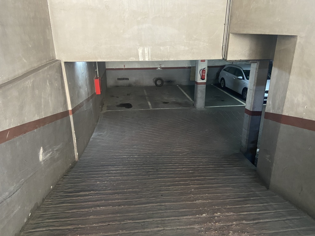 Plaza de parking en Hospitalet De Llobregat en SANTA EULALIA  Pi I Margall