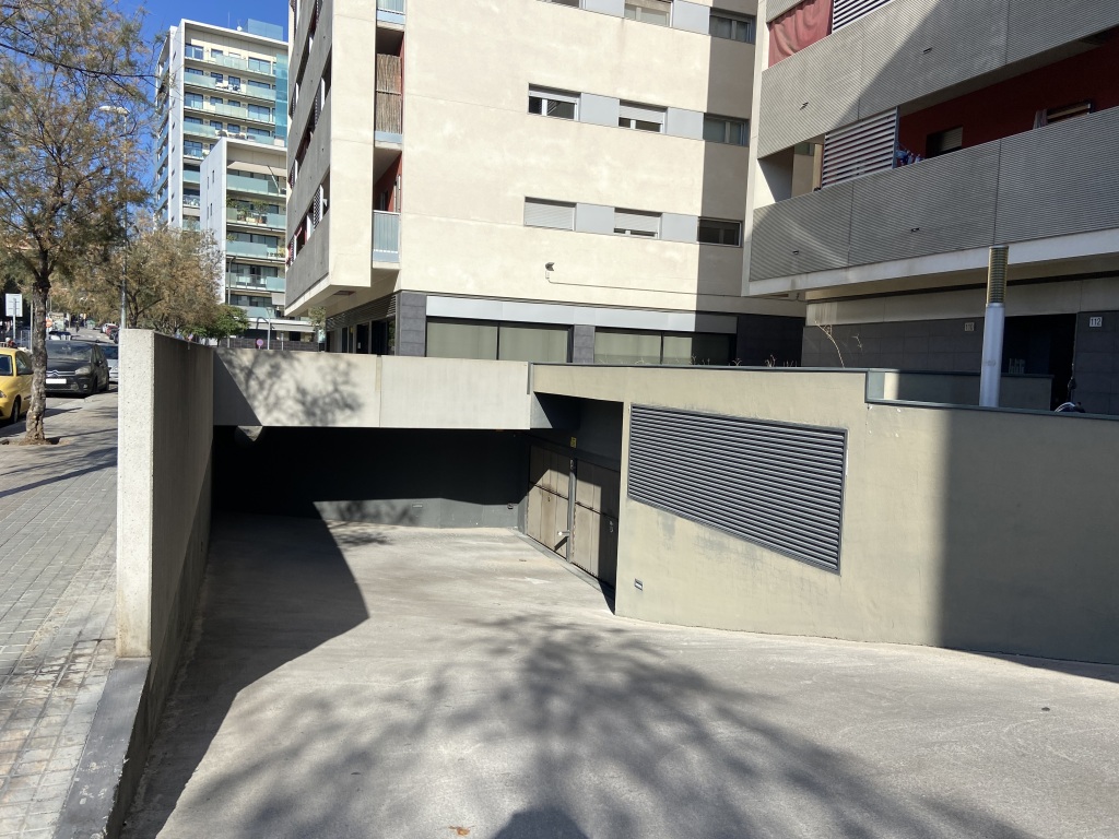 Plaza de parking en Hospitalet De Llobregat en SANFELIU  Sanfeliu