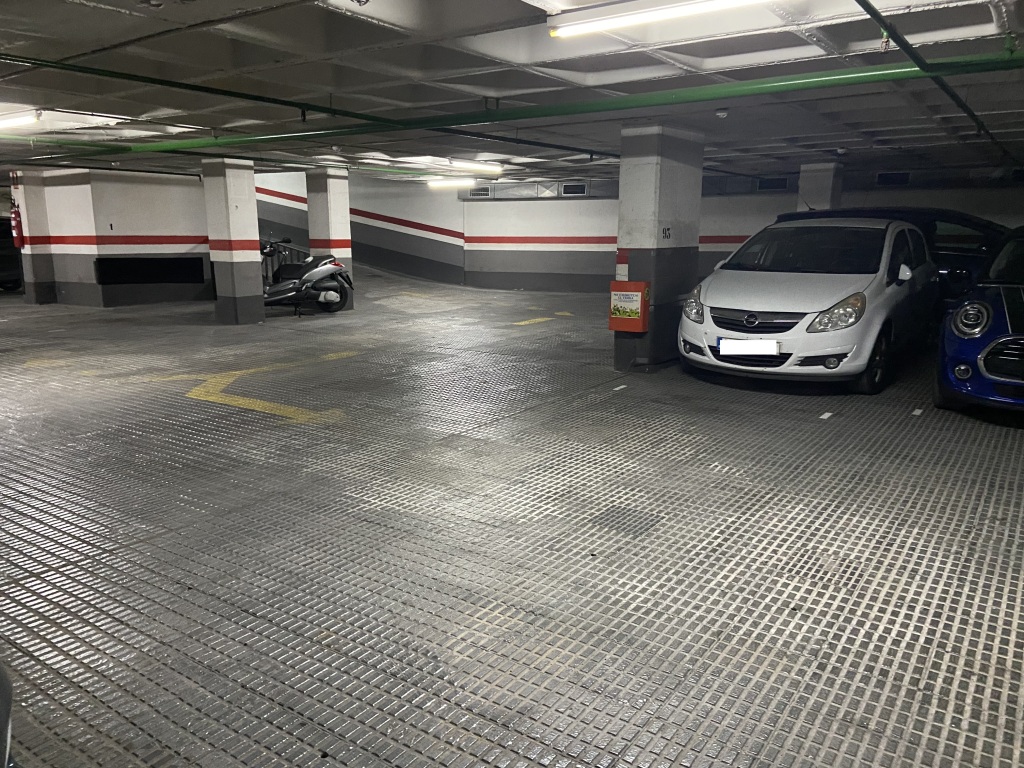 Plaza de parking en Barcelona en SANT ANTONI  Avinguda de Roma