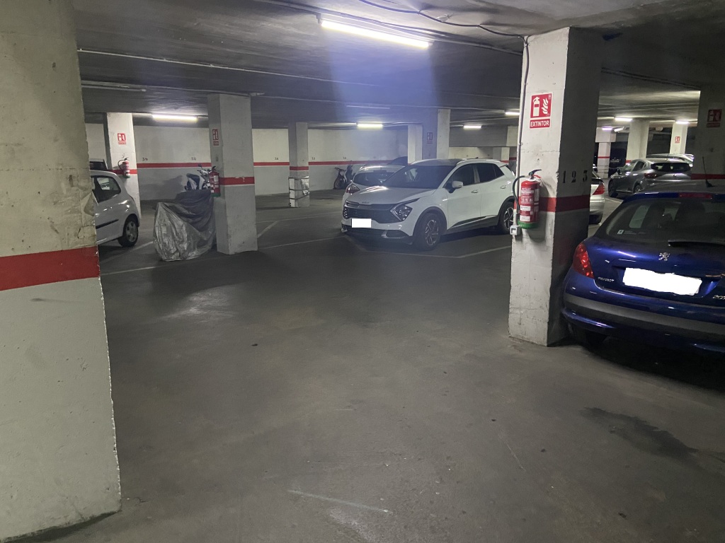 Plaza de parking en Hospitalet De Llobregat en CENTRO  Muntanya