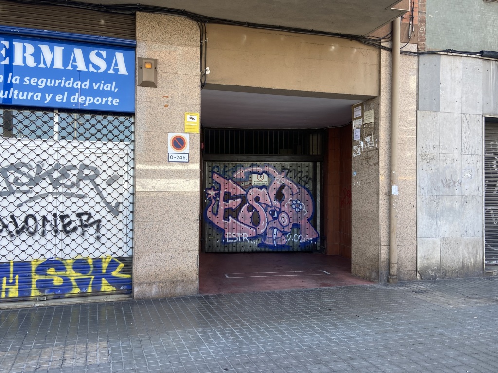 Plaza de parking en Barcelona en MONTJUIC  Gran via corts catalanes
