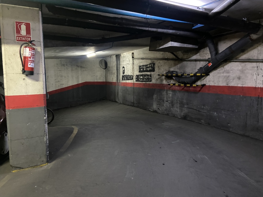 Plaza de parking en Barcelona en LES CORTS  Comtes De Bell-lloc