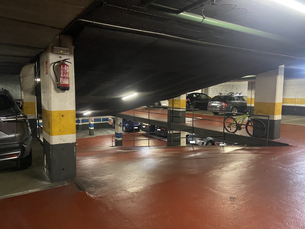 Plaza de parking en Barcelona en EIXAMPLE DRETA  Còrsega
