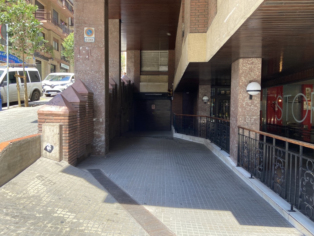 Plaza de parking en Barcelona en LA SALUT  Travessera de Dalt