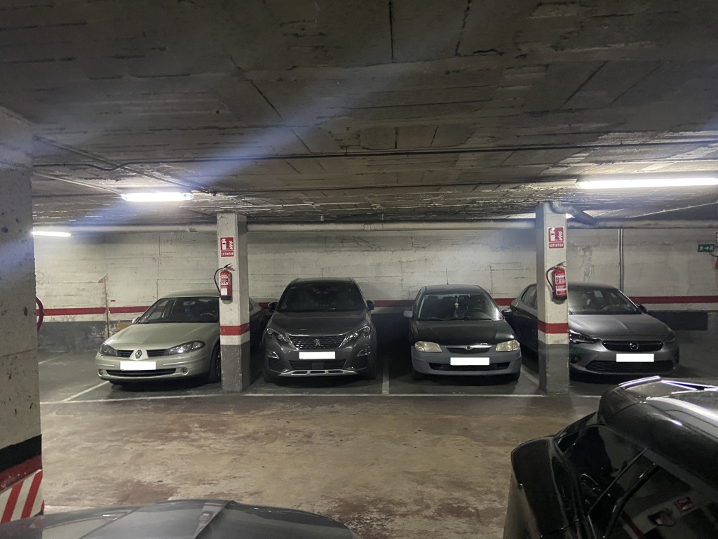 Plaza de parking en Hospitalet De Llobregat en LA TORRASSA  Paris