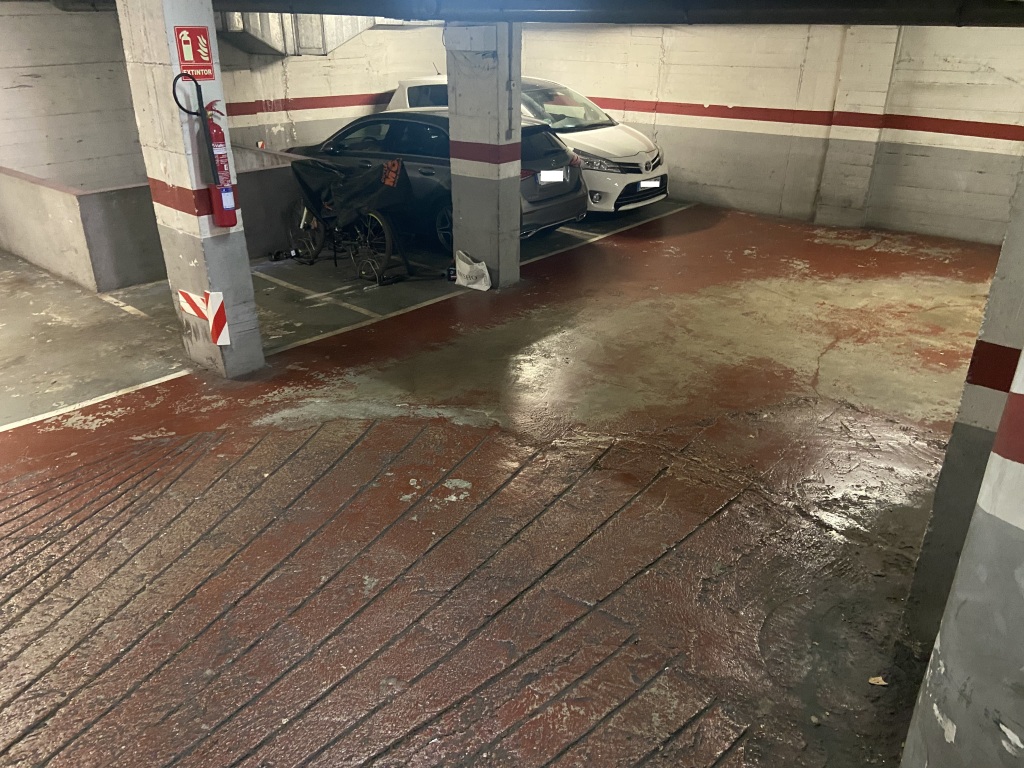 Plaza de parking en Barcelona en EL FORT PIENC  Arago