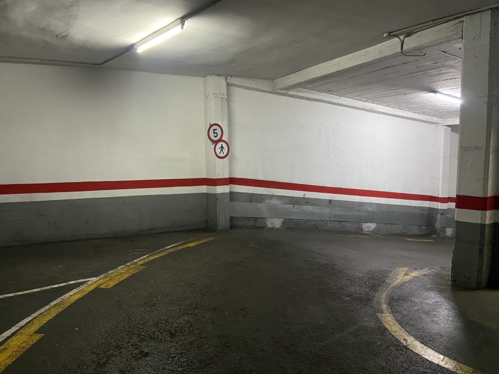 Plaza de parking en Hospitalet De Llobregat en COLLBLANC  Mare De Deu Dels Desemparats