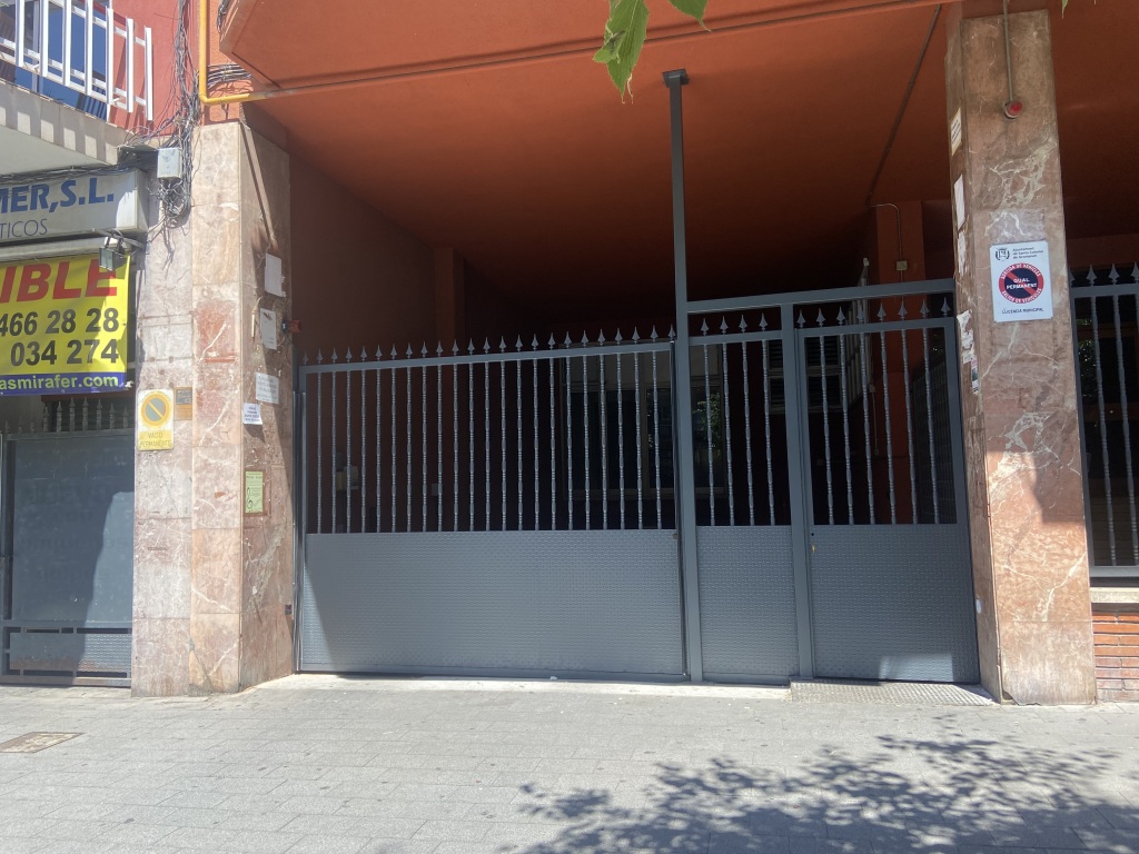 Lote de plazas en Santa Coloma De Gramanet en CENTRE  Passeig Llorenç Serra