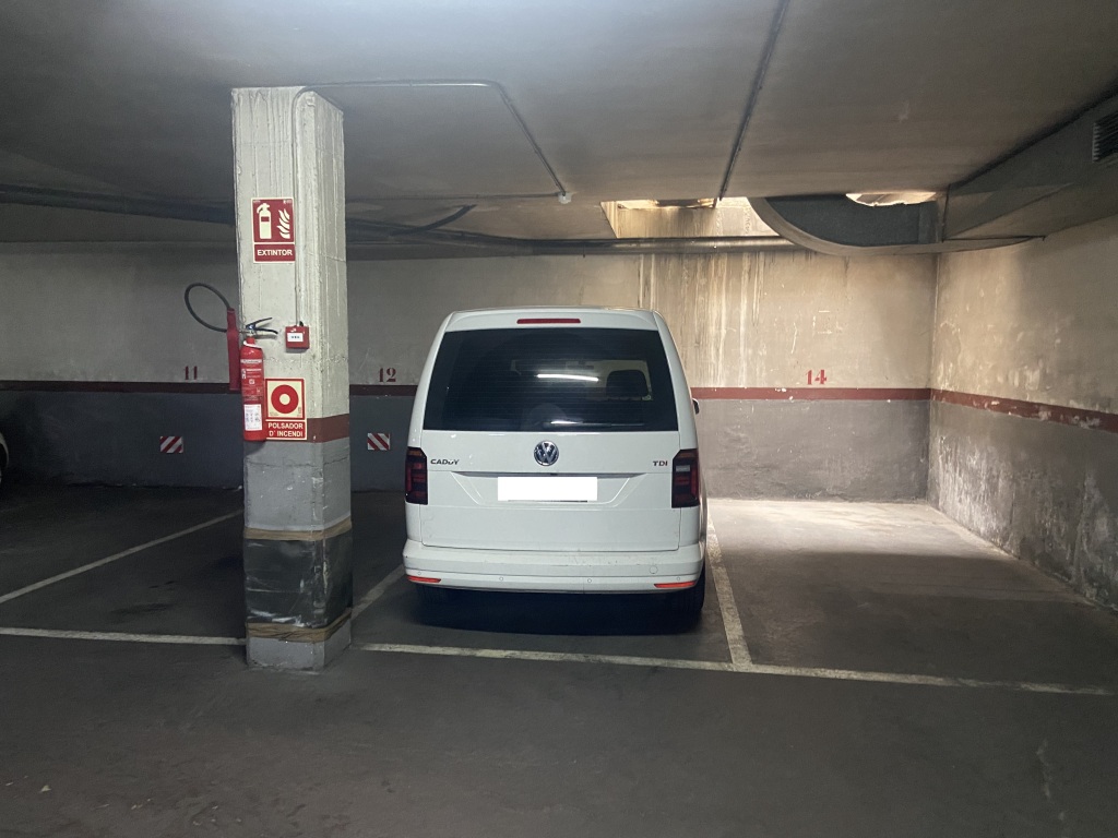 Plaza de parking en Hospitalet De Llobregat en SANTA EULALIA  Pi I Margall