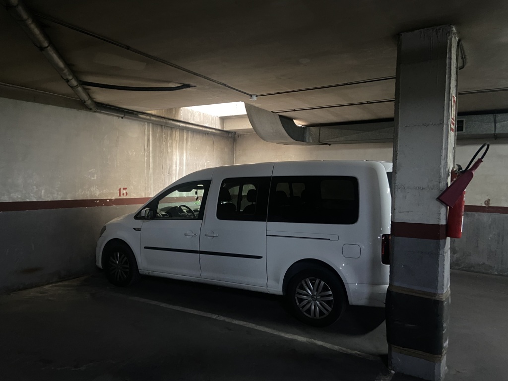 Plaza de parking en Hospitalet De Llobregat en SANTA EULALIA  Pi I Margall
