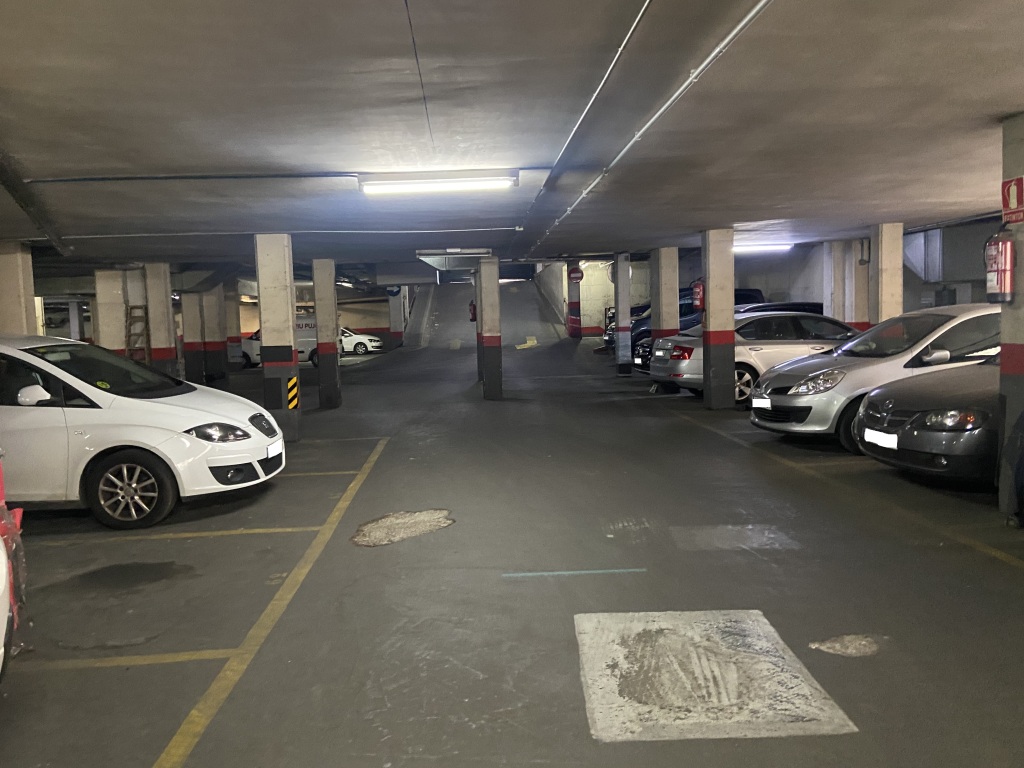 Plaza de parking en Barcelona en LES CORTS  Comtes De Bell-lloc