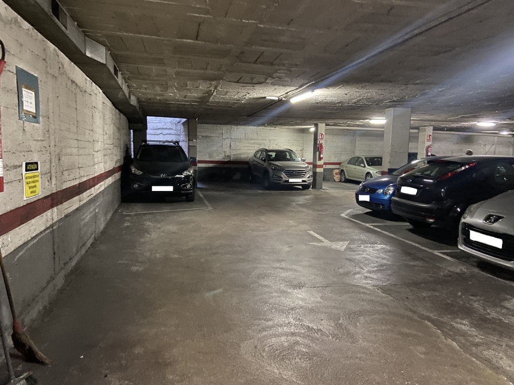 Plaza de parking en Hospitalet De Llobregat en LA TORRASSA  Paris