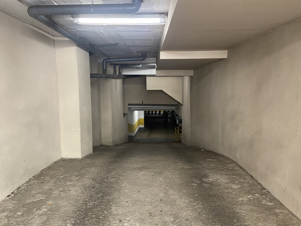 Plaza de parking en Barcelona en EIXAMPLE ESQUERRA  Corsega