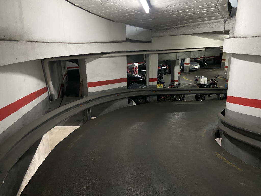 Plaza de parking en Hospitalet De Llobregat en COLLBLANC  Mare De Deu Dels Desemparats