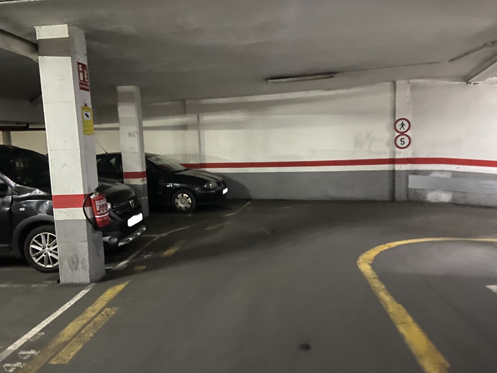 Plaza de parking en Hospitalet De Llobregat en COLLBLANC  Mare De Deu Dels Desemparats