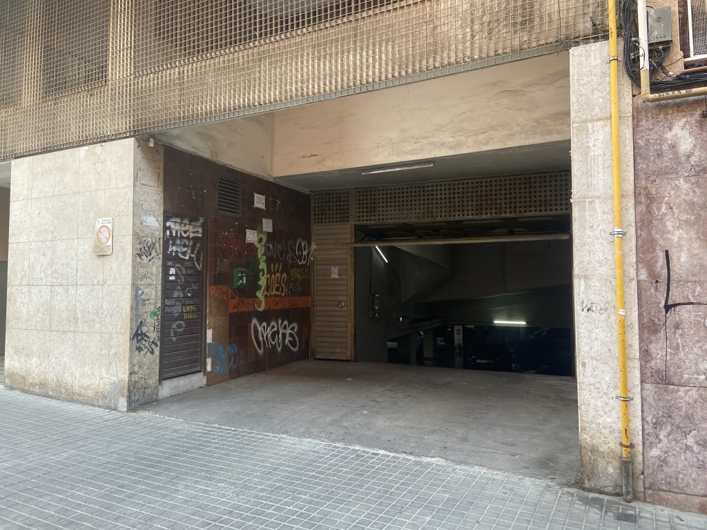 Plaza de parking en Hospitalet De Llobregat en CENTRO  Muntanya
