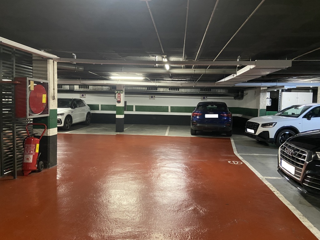 Plaza de parking en Barcelona en EIXAMPLE DRETA  Corsega