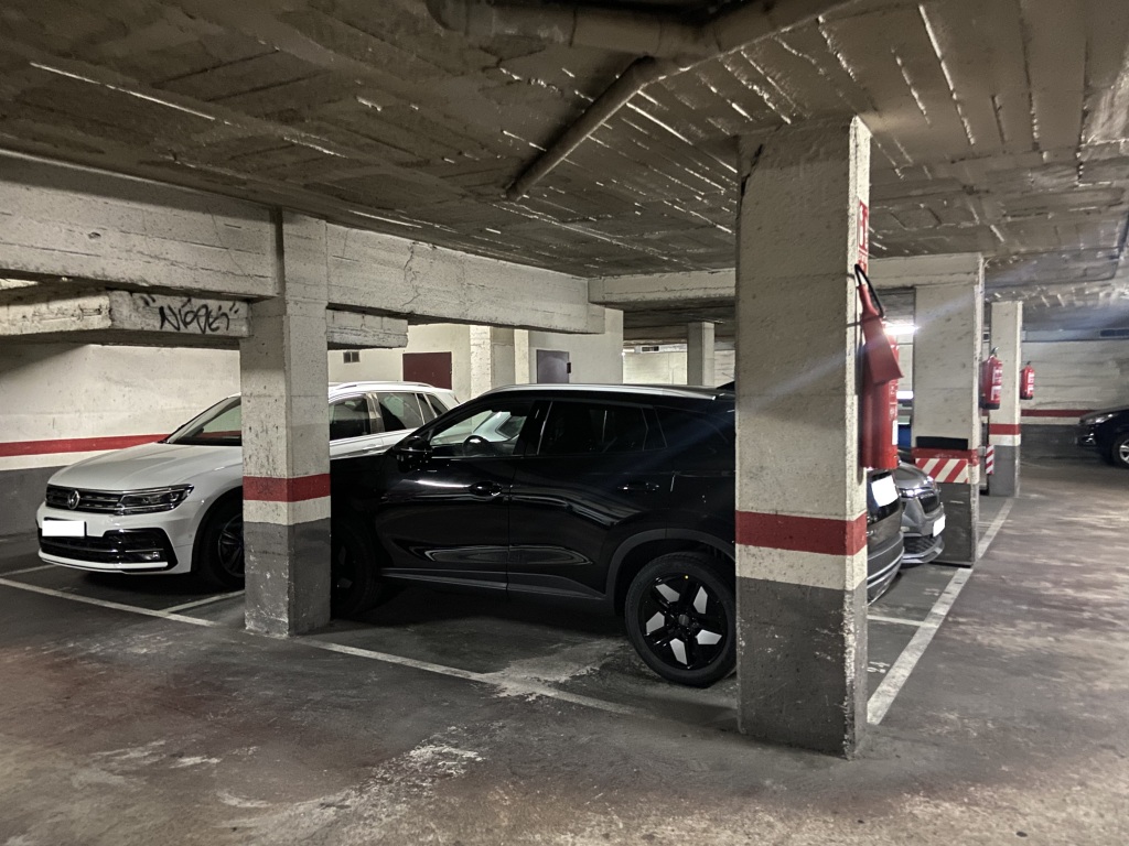 Plaza de parking en Hospitalet De Llobregat en LA TORRASSA  Paris