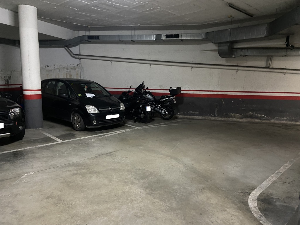 Plaza de parking en Barcelona en VALLCARCA I ELS PENITENTS  Pau Ferran