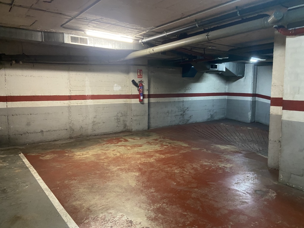 Plaza de parking en Barcelona en EL FORT PIENC  Arago