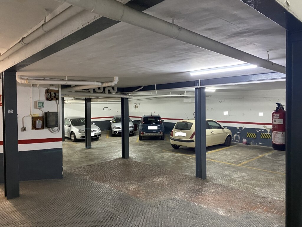 Plaza de parking en Badalona en LLEFIA  Dos De Maig
