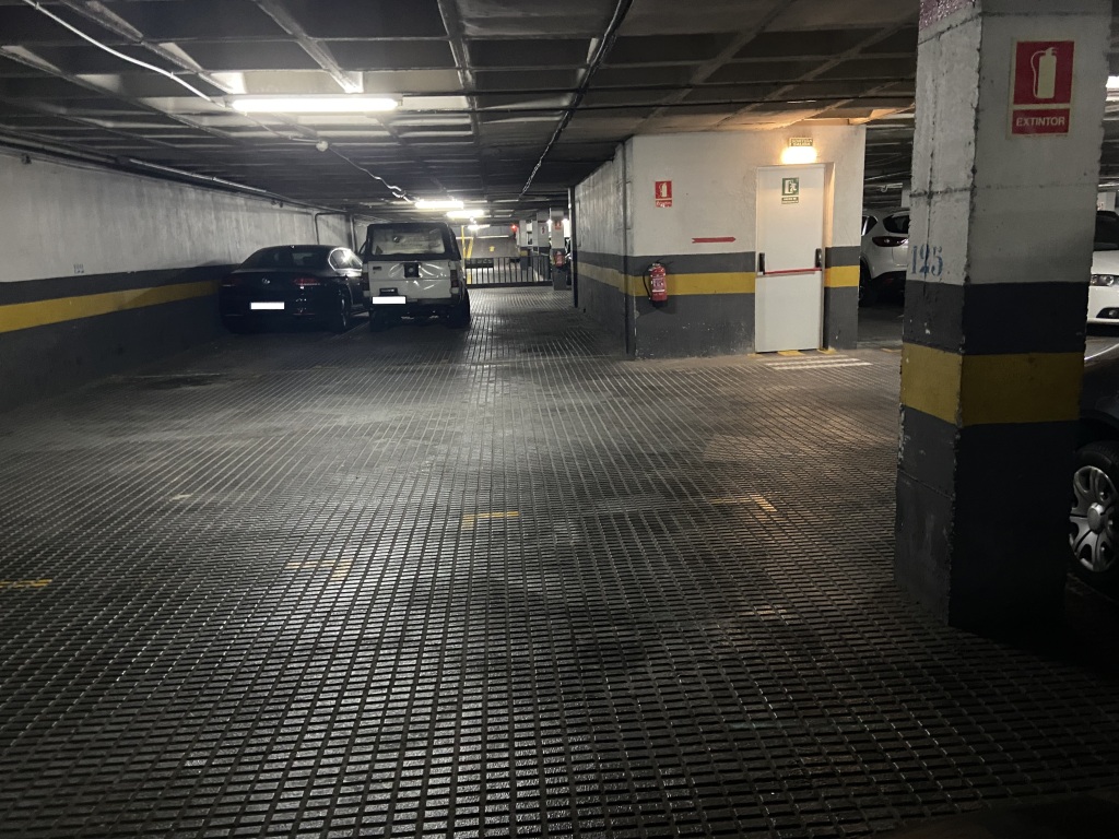 Plaza de parking en Barcelona en SANT ANTONI  Calabria