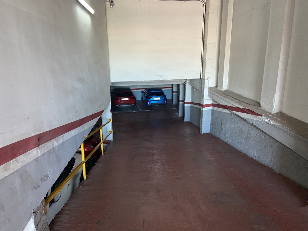 Plaza de parking en Barcelona en MONTJUIC  Gran via corts catalanes