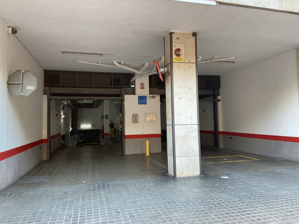 Plaza de parking en Hospitalet De Llobregat en LES PLANES  Almeria