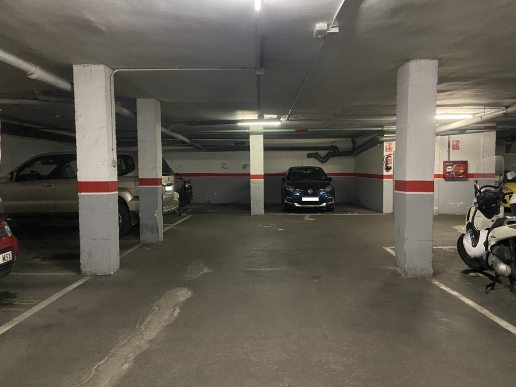 Plaza de parking en Barcelona en LES CORTS  Taquigraf Marti