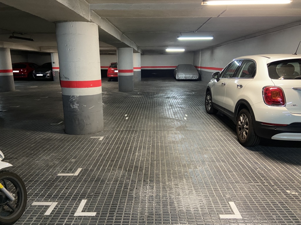 Plaza de parking en Barcelona en SANT ANTONI  Viladomat