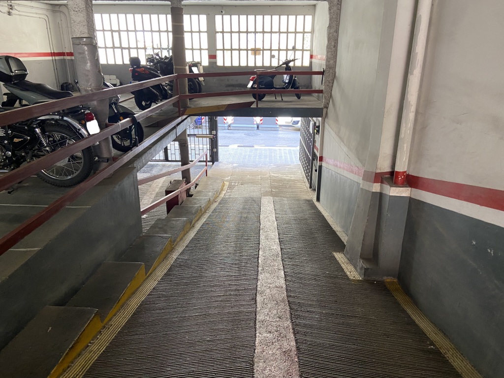 Plaza de parking en Barcelona en POBLE SEC  Piquer