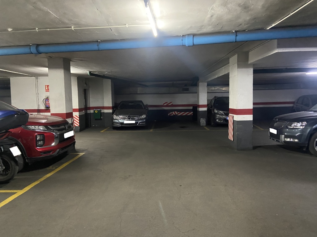 Plaza de parking en Barcelona en LA SALUT  Travessera de Dalt