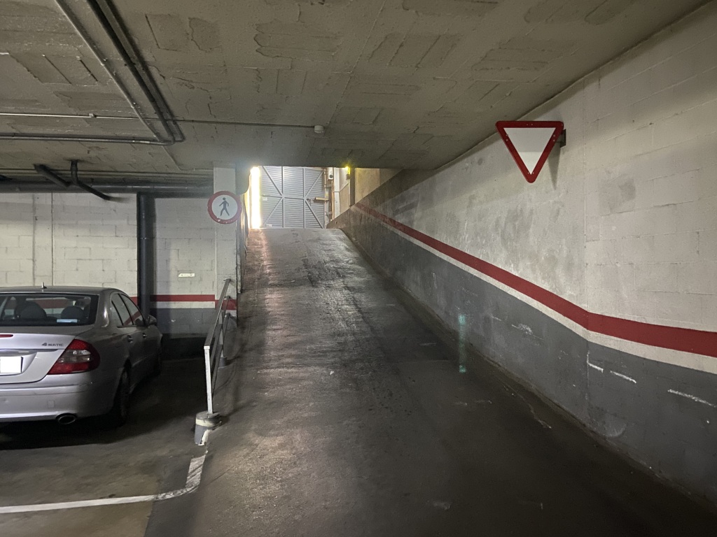 Plaza de parking en Hospitalet De Llobregat en   Santa Eulalia