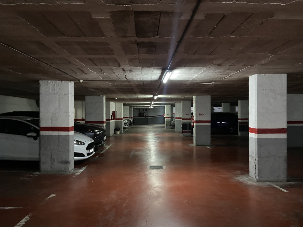 Plaza de parking en Barcelona en MONTJUIC  Gran via corts catalanes