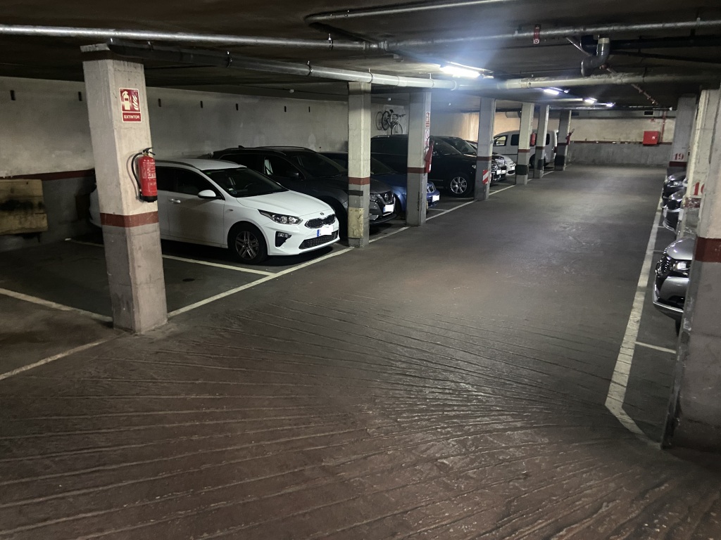Plaza de parking en Hospitalet De Llobregat en SANTA EULALIA  Pi I Margall
