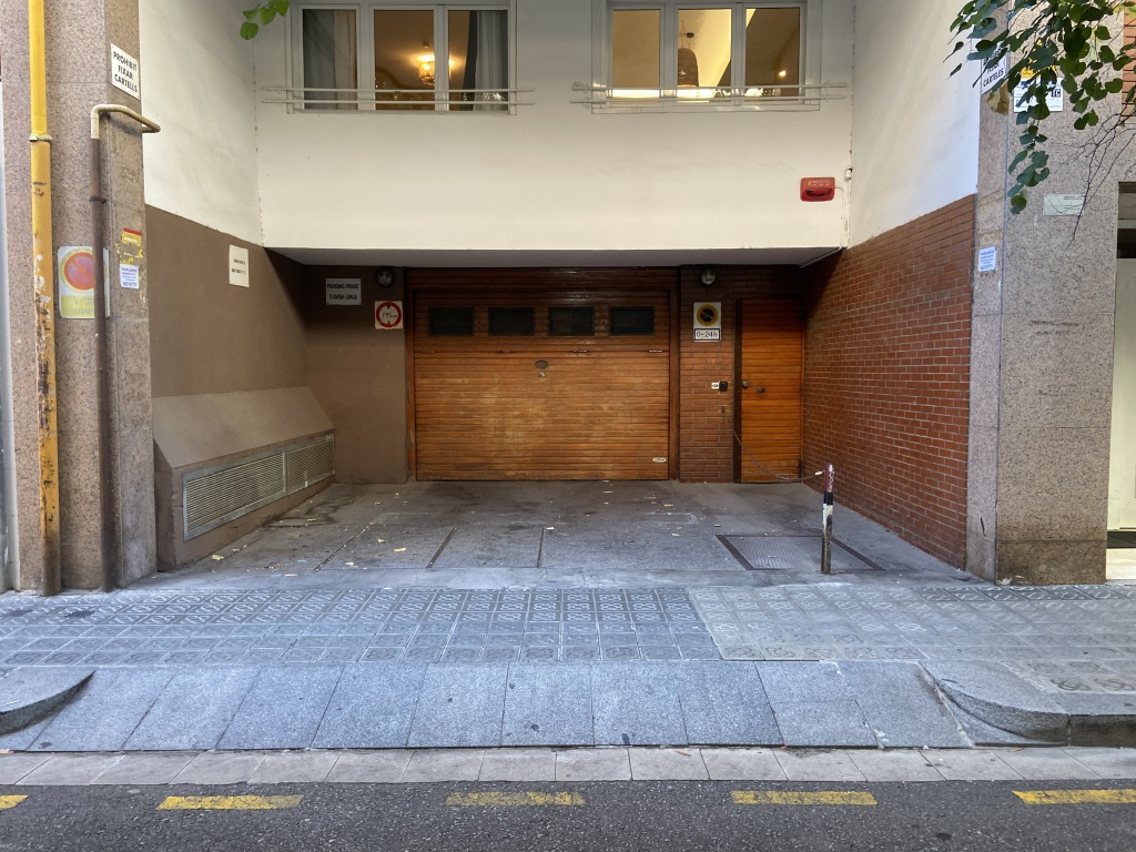 Plaza de parking en Barcelona en LES CORTS  Taquigraf Marti