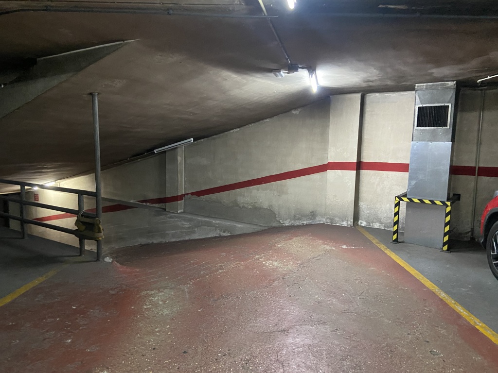 Plaza de parking en Barcelona en LES CORTS  Nicaragua