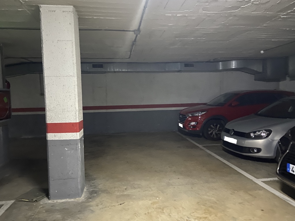 Plaza de parking en Hospitalet De Llobregat en   Santa Eulalia