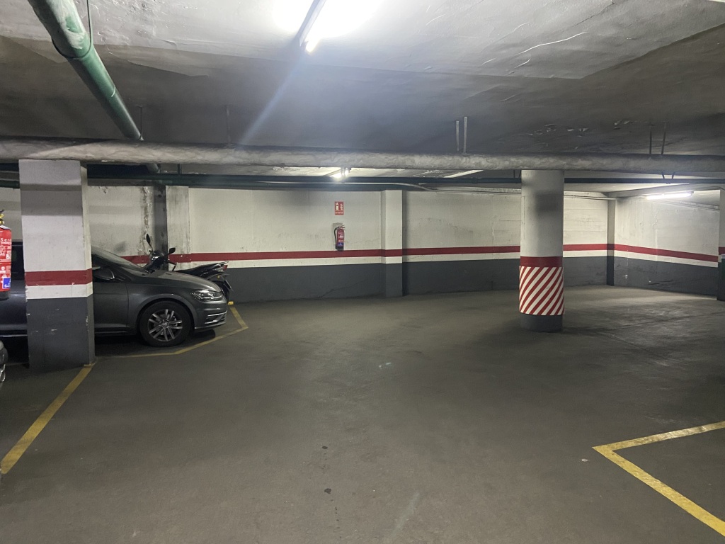 Plaza de parking en Barcelona en LA SALUT  Travessera de Dalt