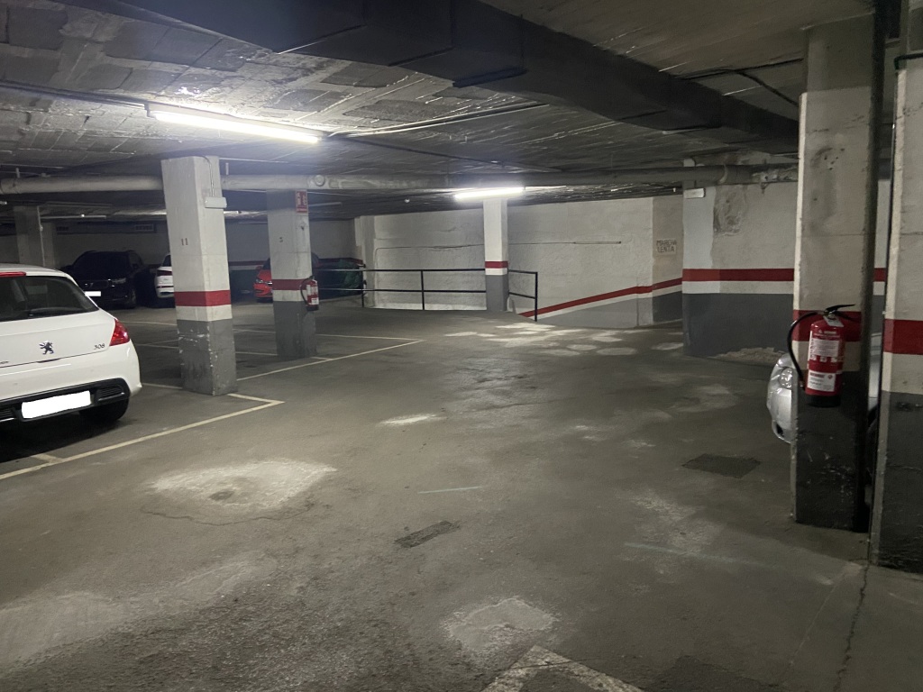 Plaza de parking en Barcelona en LES CORTS  Breda