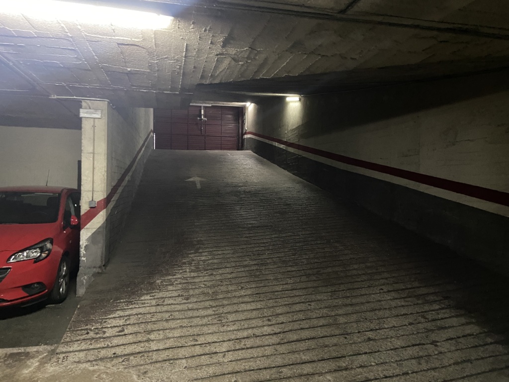 Plaza de parking en Hospitalet De Llobregat en LA TORRASSA  Paris