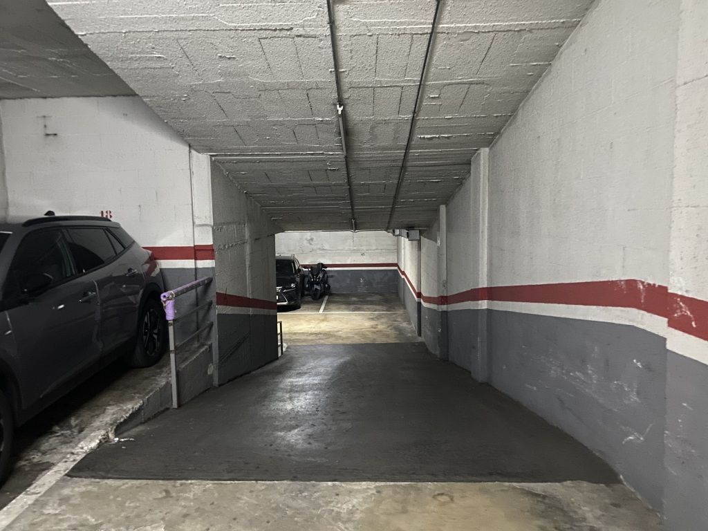 Plaza de parking en Hospitalet De Llobregat en   Santa Eulalia
