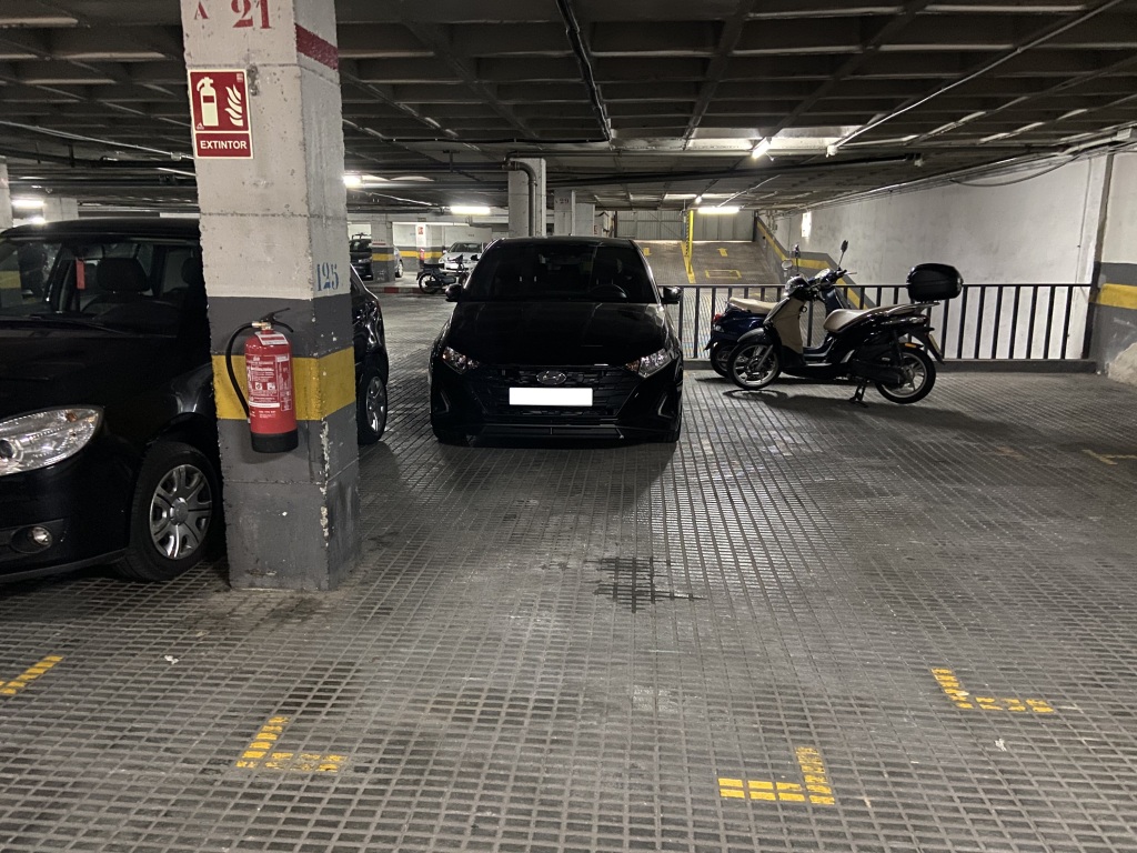 Plaza de parking en Barcelona en SANT ANTONI  Calabria