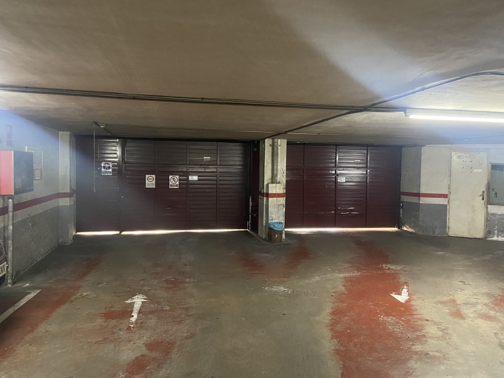 Lote de plazas en Barcelona en SANTS  Puig I Valls