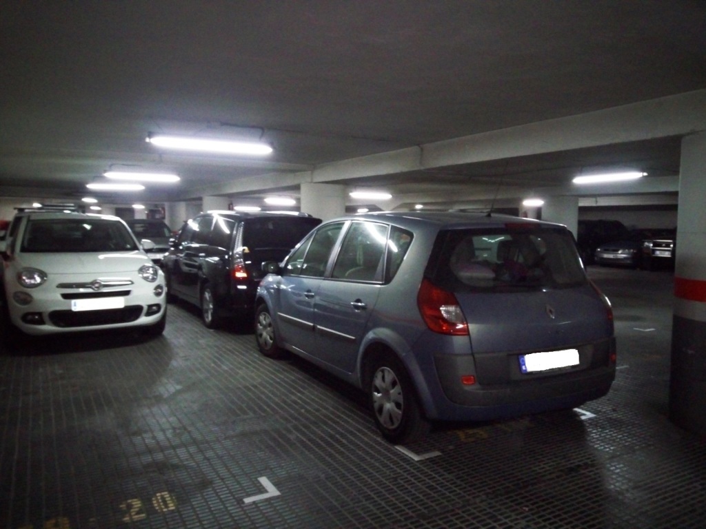 Plaza de parking en Barcelona en SANT ANTONI  Viladomat