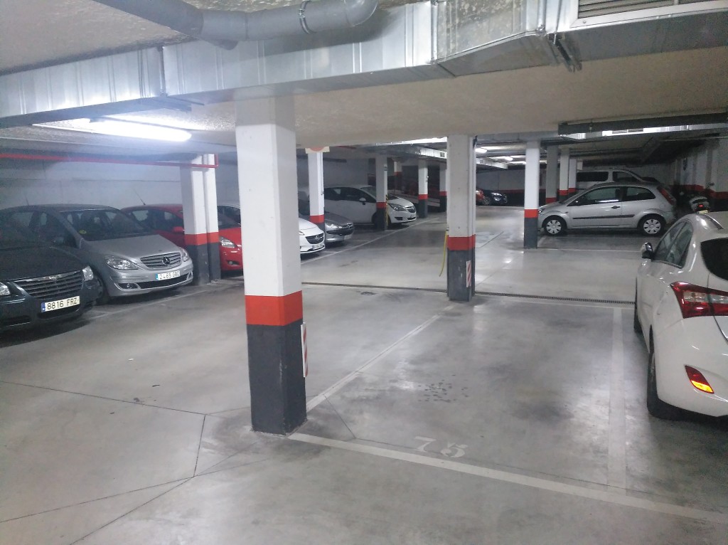 Plaza de parking en Madrid en   Trompas
