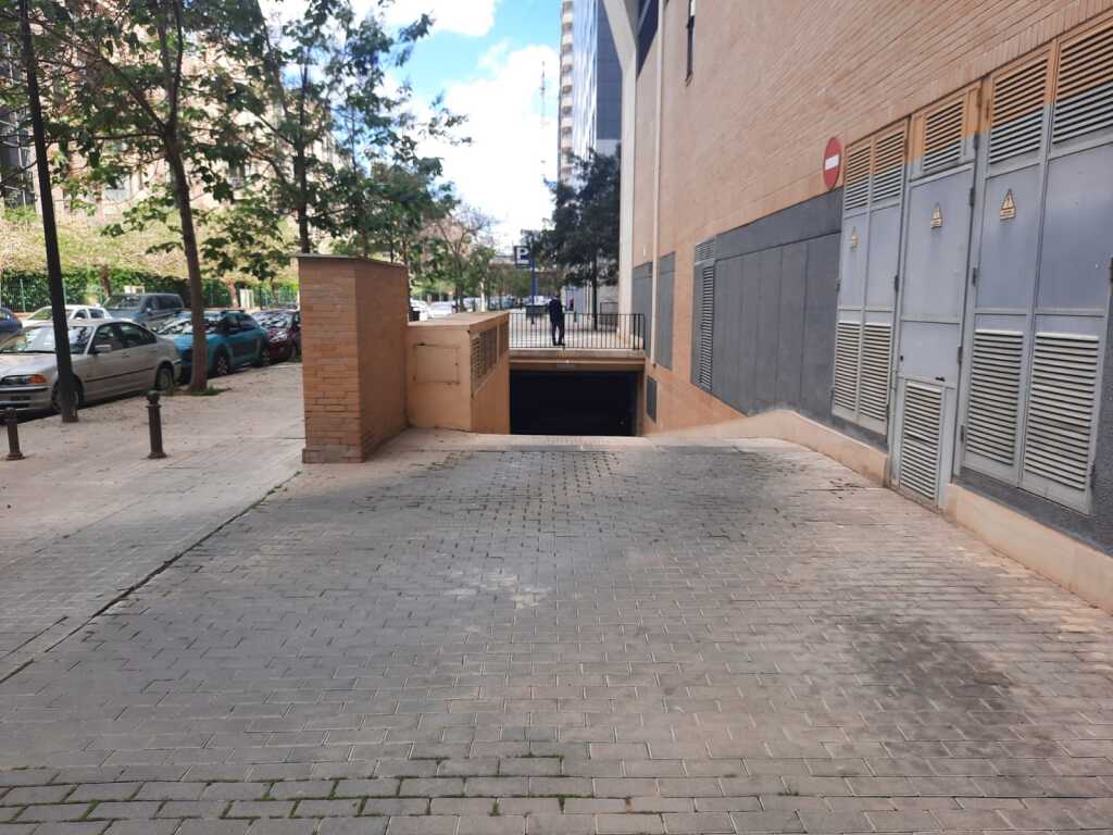 Plaza de parking en Valencia en BENICALAP  Avenida Cortes Valencianas