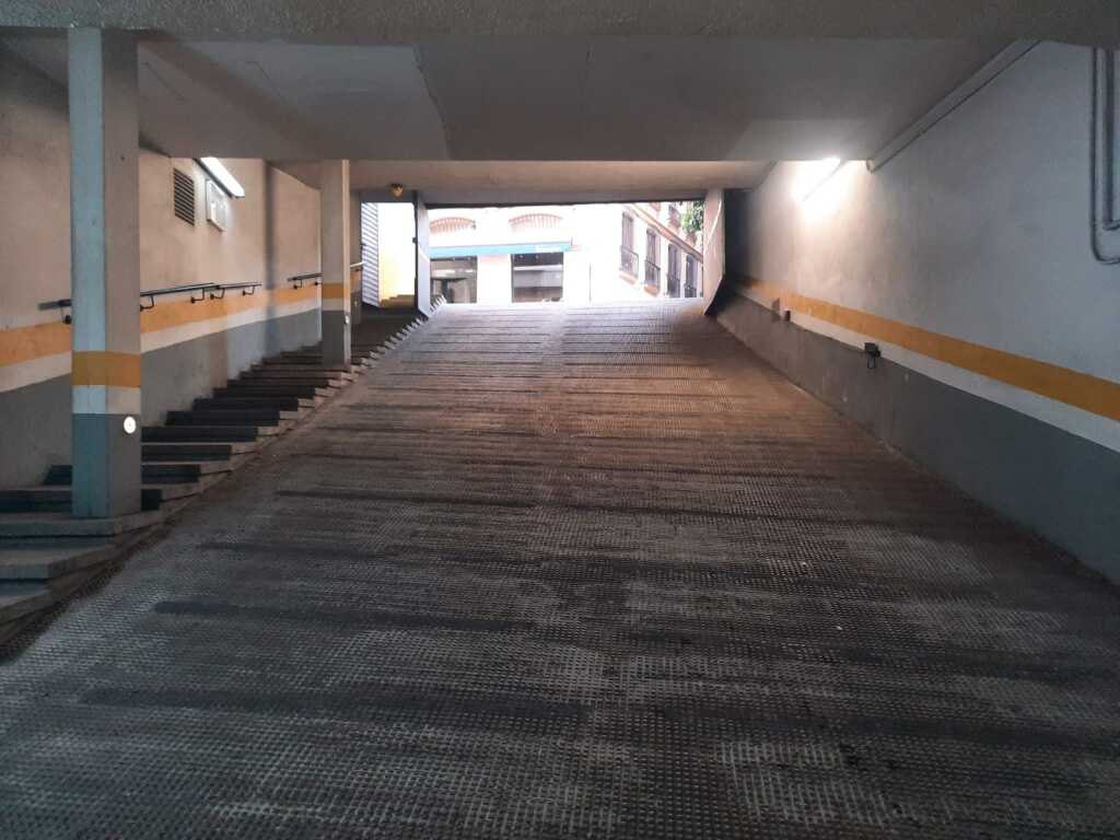 Plaza de parking en Valencia en   EMBAJADOR VICH