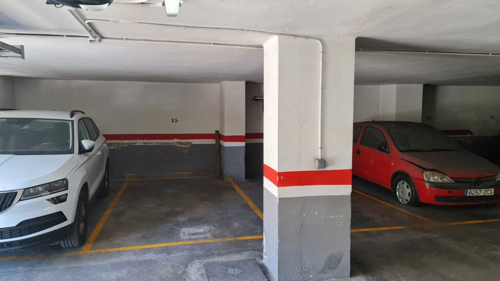 Plaza de parking en Valencia en ALGIROS  Pintor Ferrer Calatayud